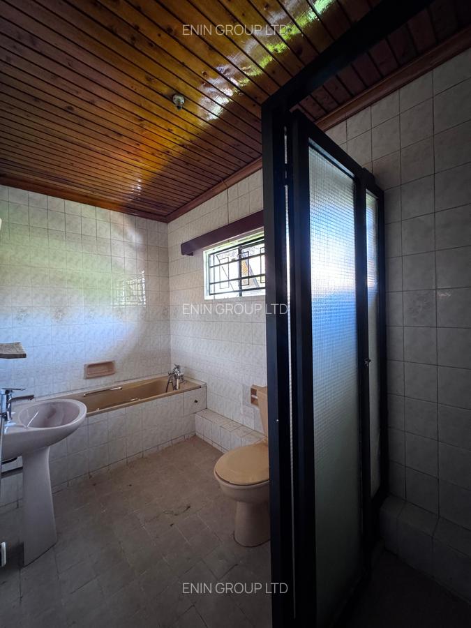 4 Bed House with En Suite in Nyari - 17