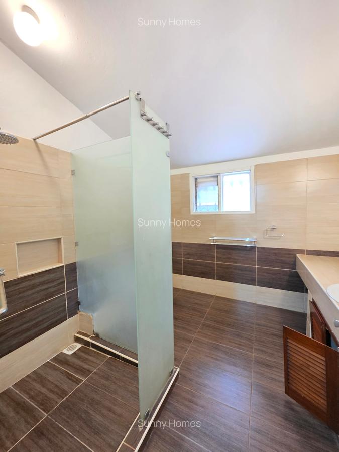 4 Bed House with En Suite at Hill View Estate - 13