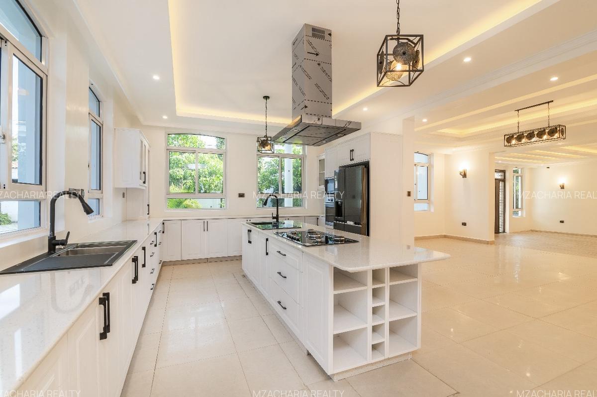 5 Bed Villa with En Suite in Runda - 10