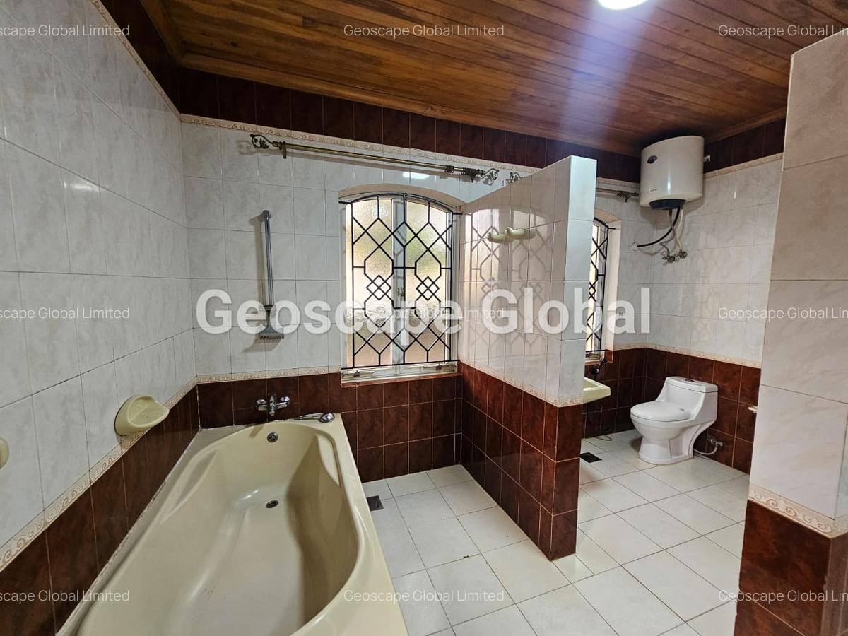 4 Bed House with En Suite in Spring Valley - 11