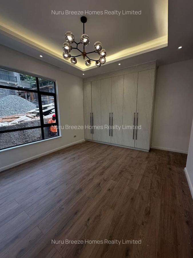 5 Bed Townhouse with En Suite in Lavington - 9