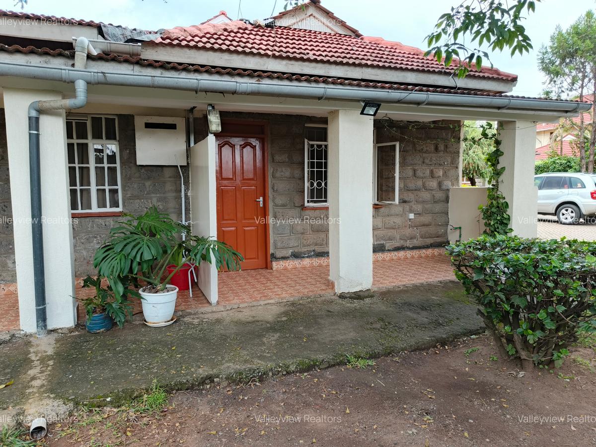 1 Bed Villa with En Suite at Lavington - 1