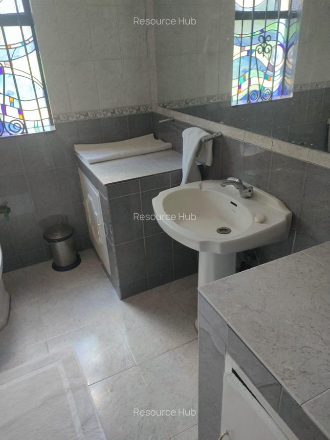 1 Bed Townhouse with Garden at Off Brook House Drive - 8