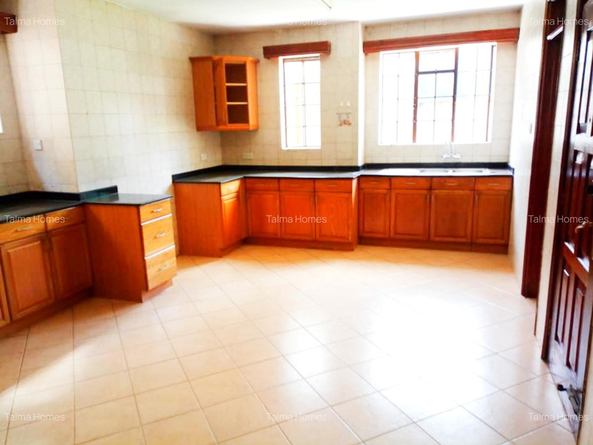 5 Bed Townhouse with En Suite at James Gichuru Road - 10