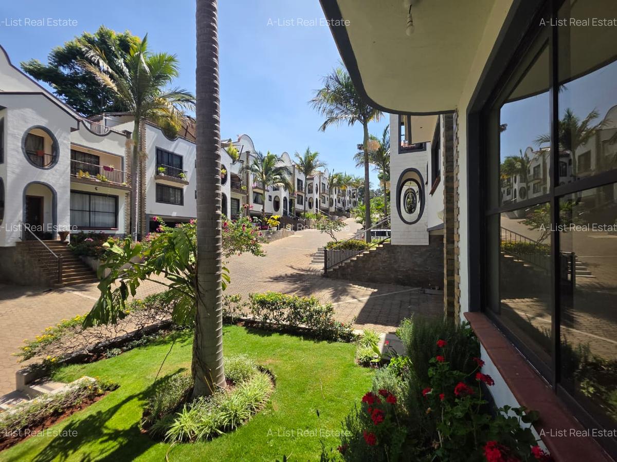 4 Bed Apartment with En Suite at Brookside - 2