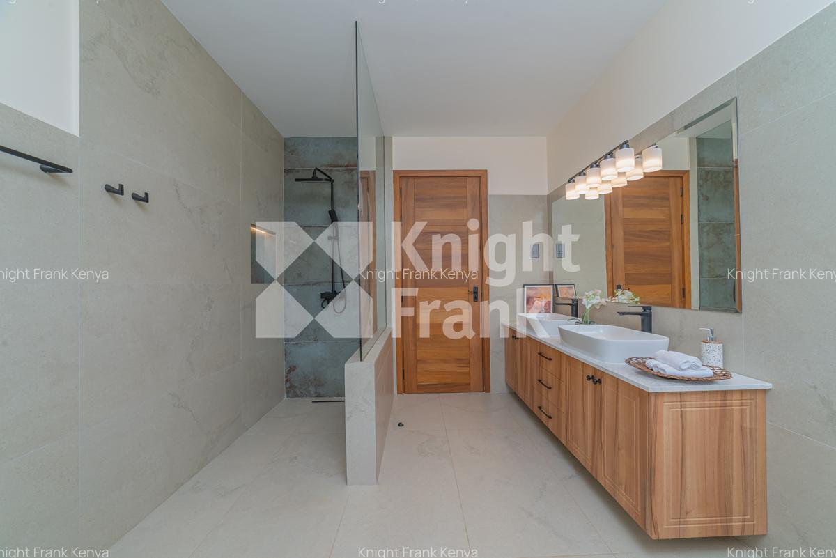 5 Bed House with En Suite at Off Runda Grove - 14