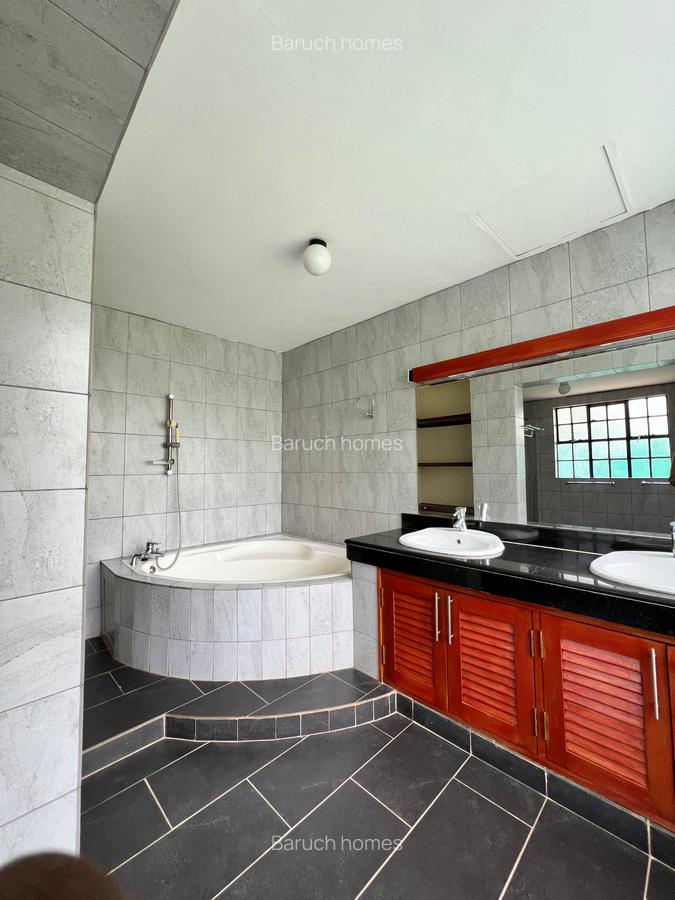 4 Bed House with En Suite in Runda - 19