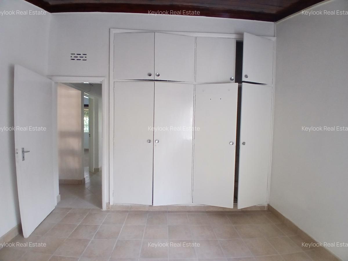 5 Bed House with En Suite at Lavington - 12