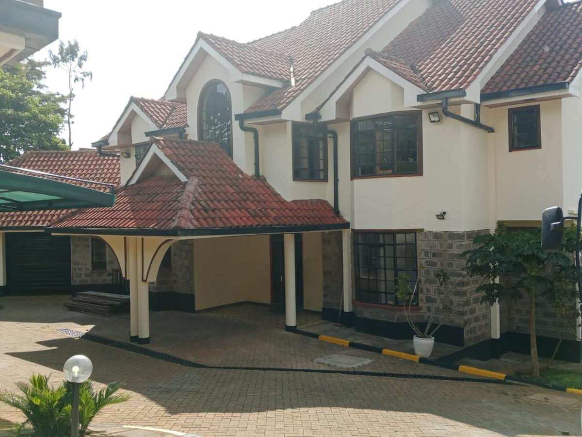 5 Bed House with En Suite in Runda - 1