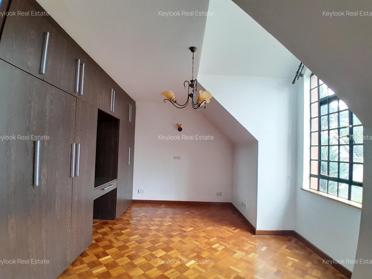 4 Bed Townhouse with En Suite at Lavington - 8