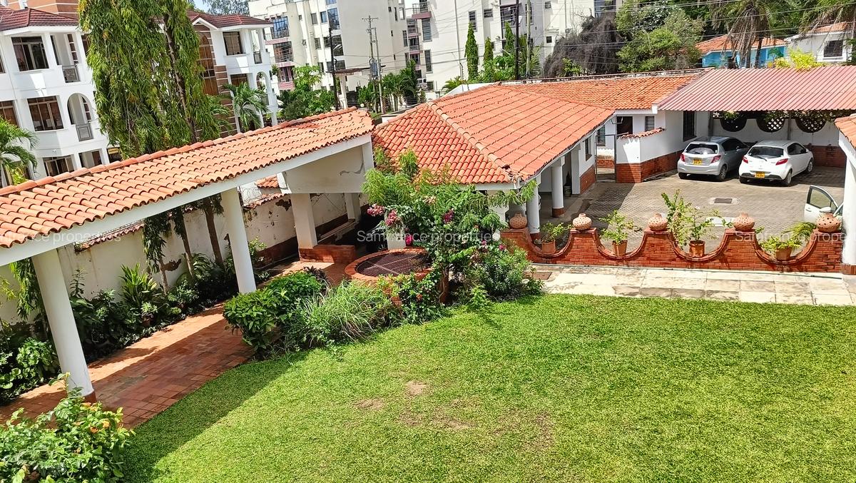 4 Bed Townhouse with En Suite at Greenwood Drive - 7