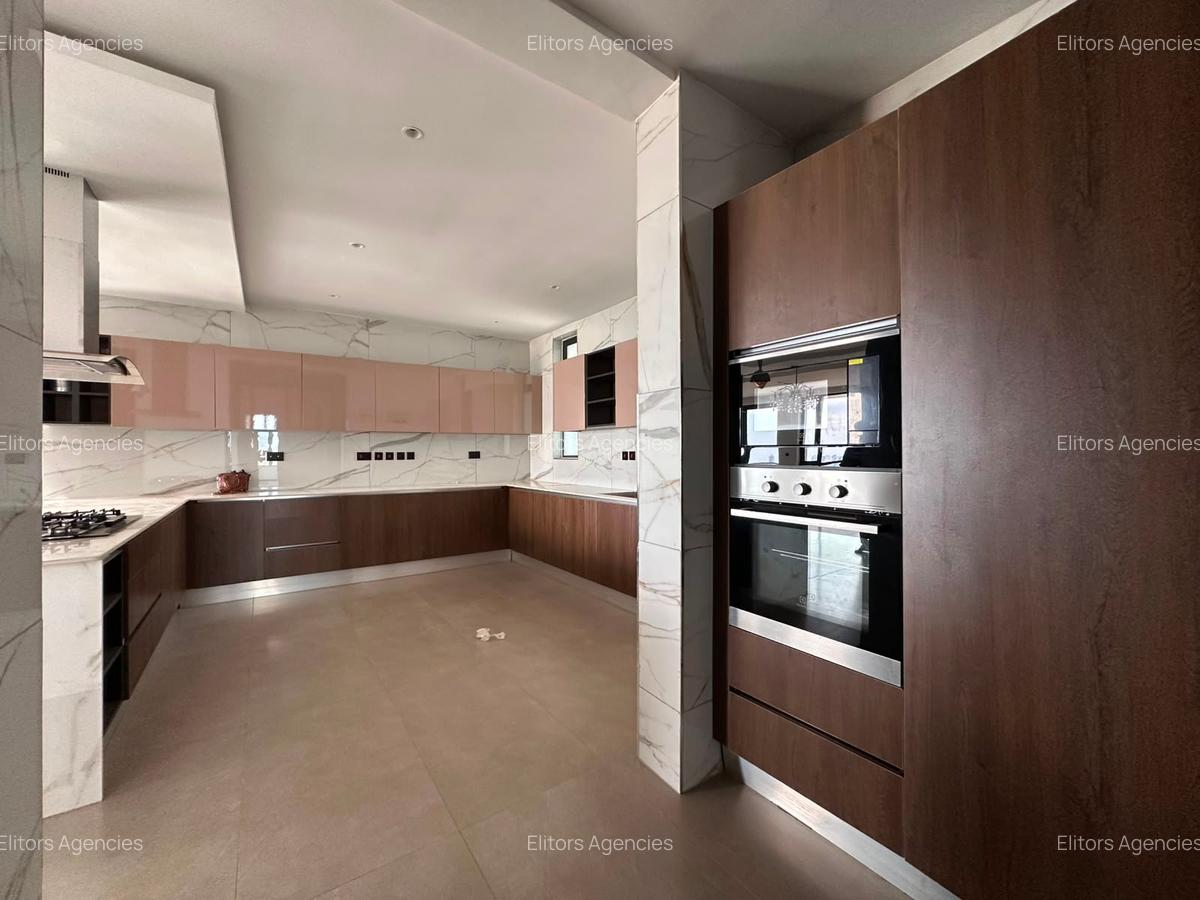 3 Bed Apartment with En Suite at Riverside Drive - 9