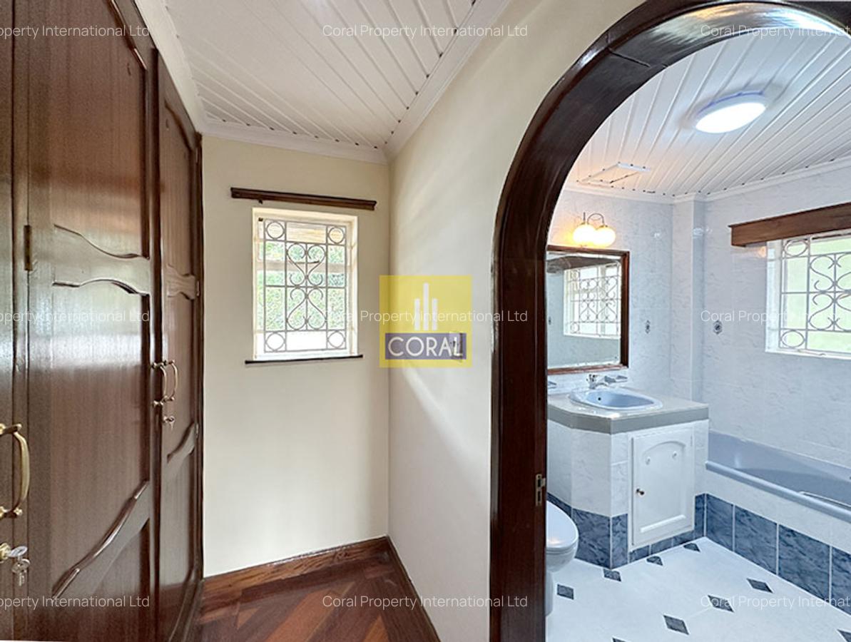 4 Bed House in Lavington - 16