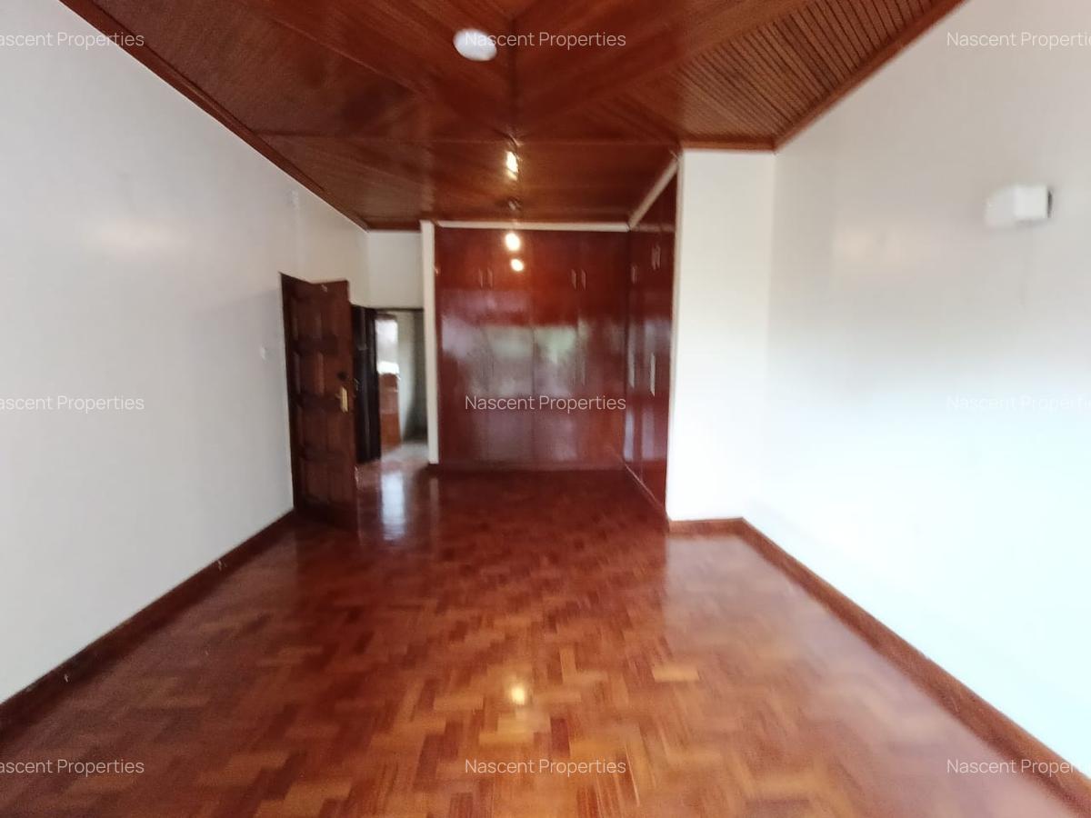 5 Bed House with En Suite in Rosslyn - 17
