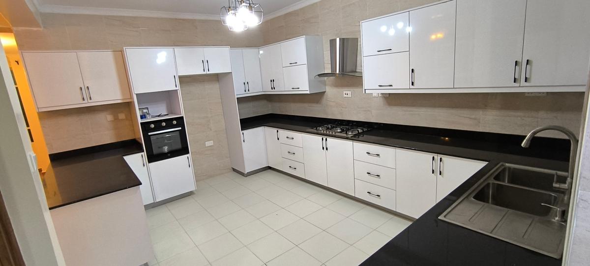 4 Bed House with En Suite at Eastern Bypass - 7