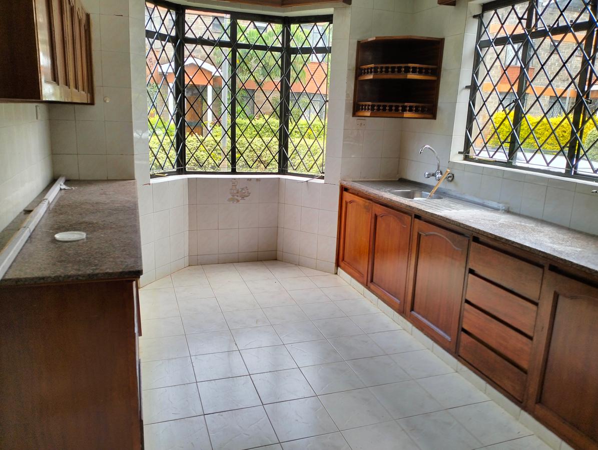 4 Bed Townhouse with En Suite in Lavington - 12