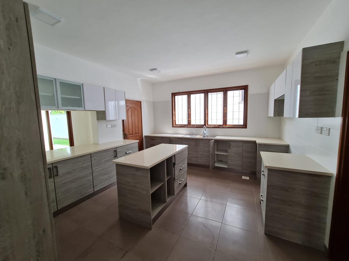 4 Bed Villa with En Suite in Nyali Area - 9