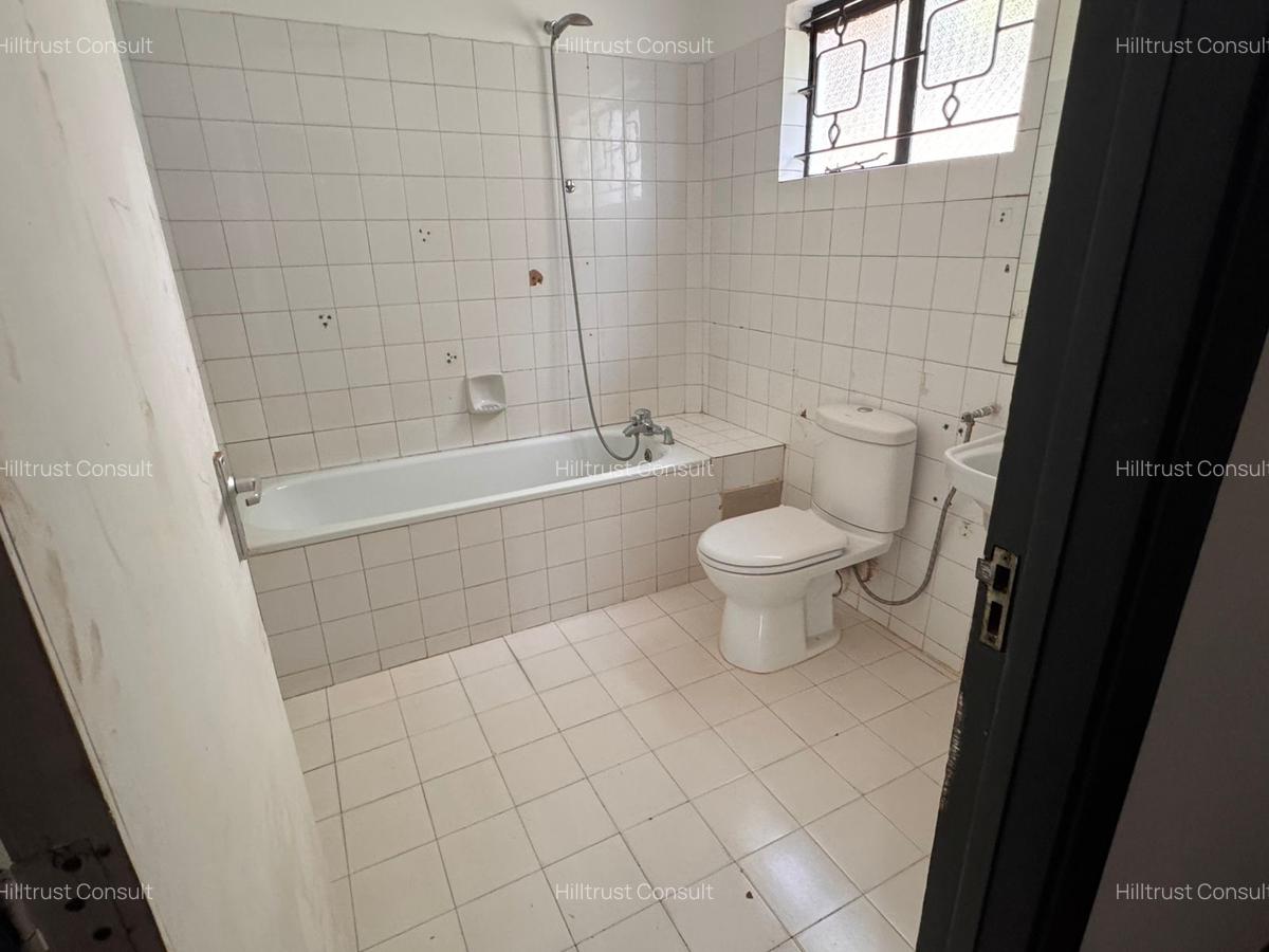4 Bed Townhouse with En Suite at Off James Gichuru - 14