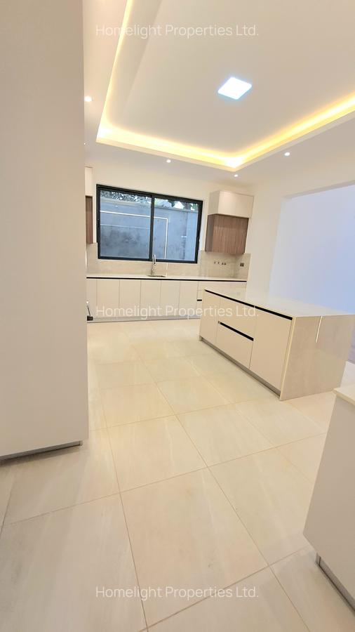 5 Bed Villa with En Suite at Lavington - 19