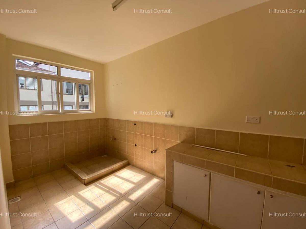 3 Bed Apartment with En Suite in Brookside - 16