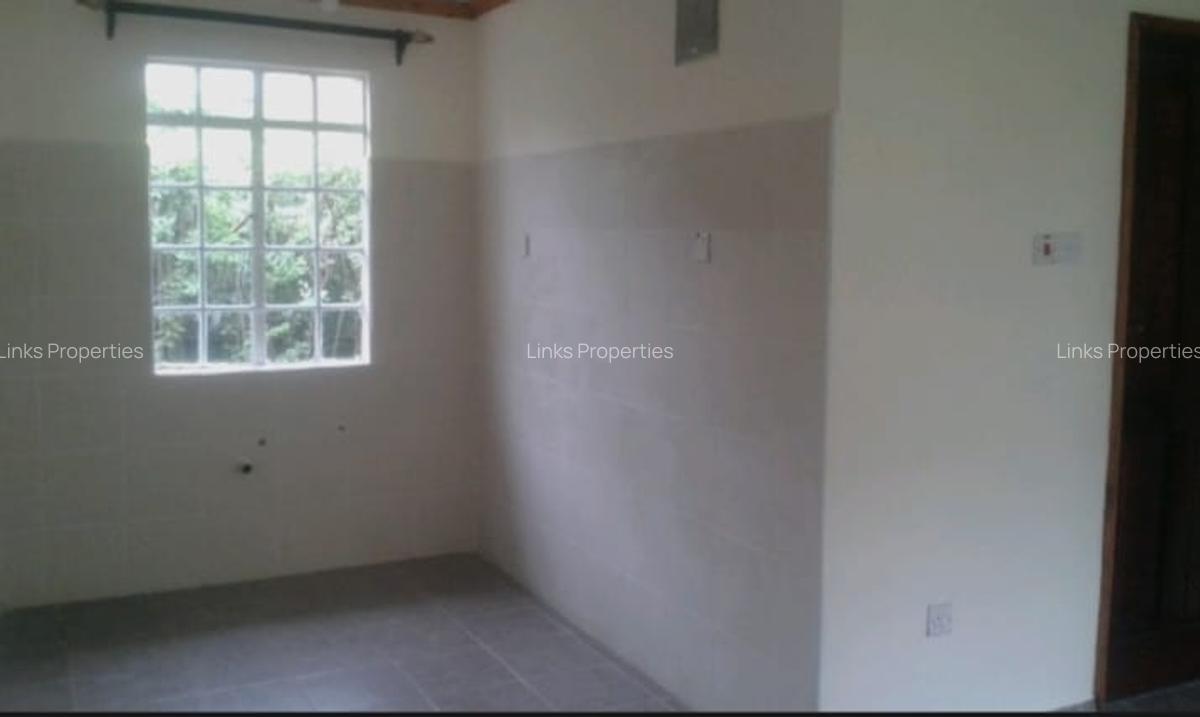 2 Bed House with En Suite at Karen Road - 2