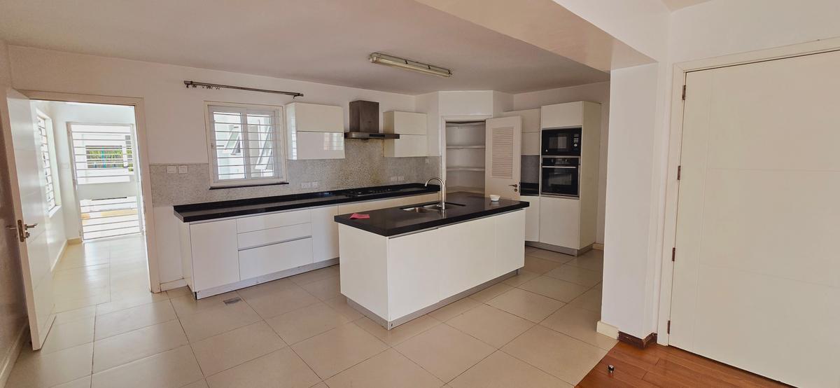 4 Bed Apartment with En Suite at Lavington - 7