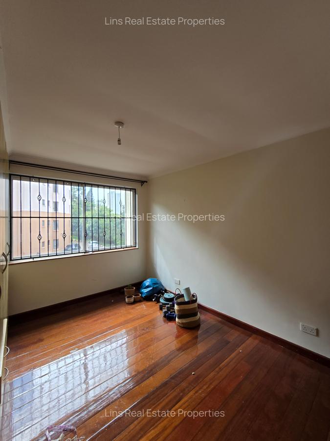 5 Bed Townhouse with En Suite in Brookside - 8