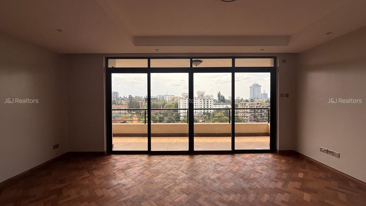 3 Bed Apartment with En Suite in Riverside - 12