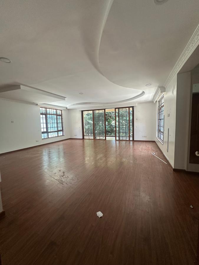 5 Bed Townhouse with En Suite in Runda - 11