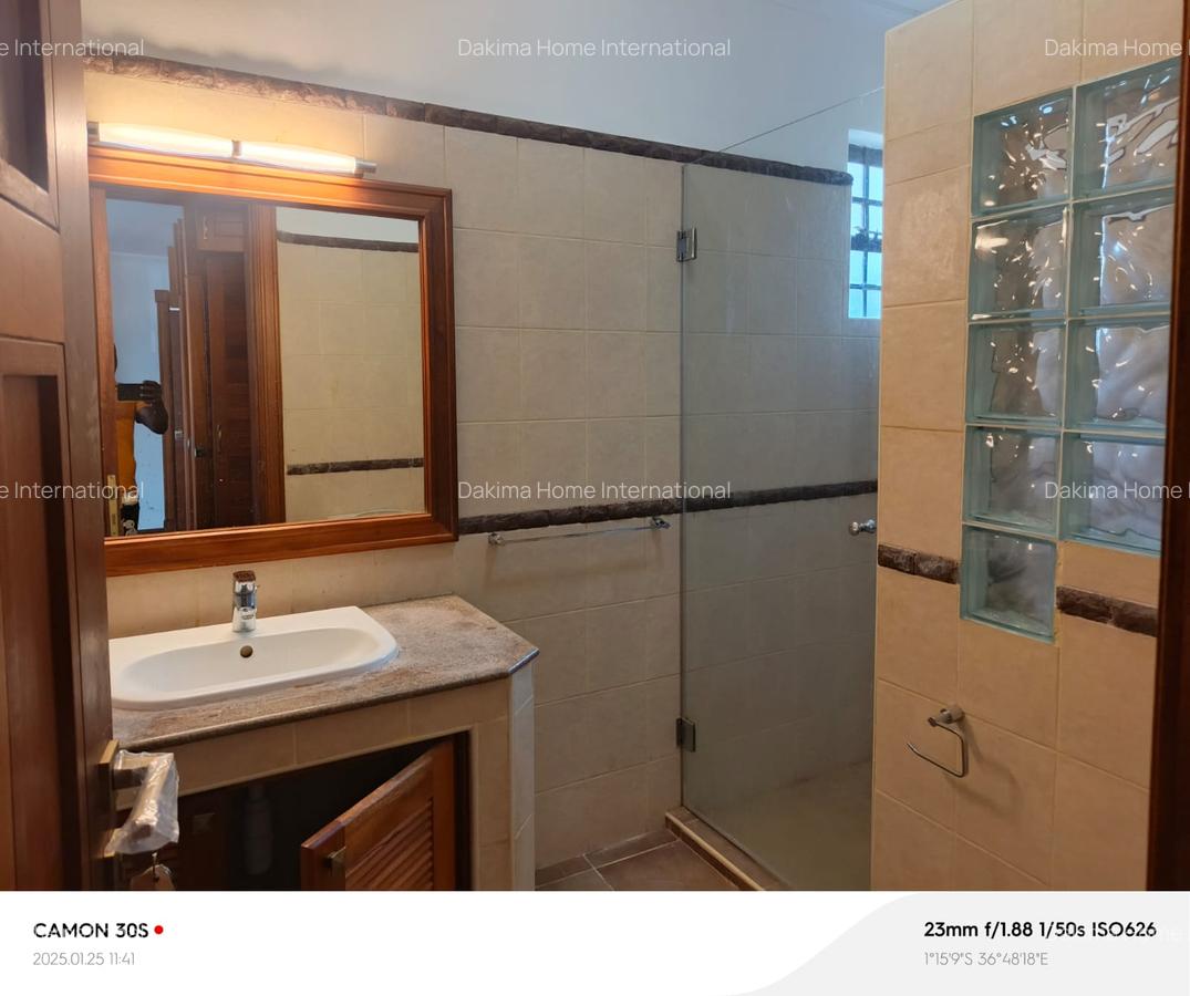 4 Bed Townhouse with En Suite in Spring Valley - 16