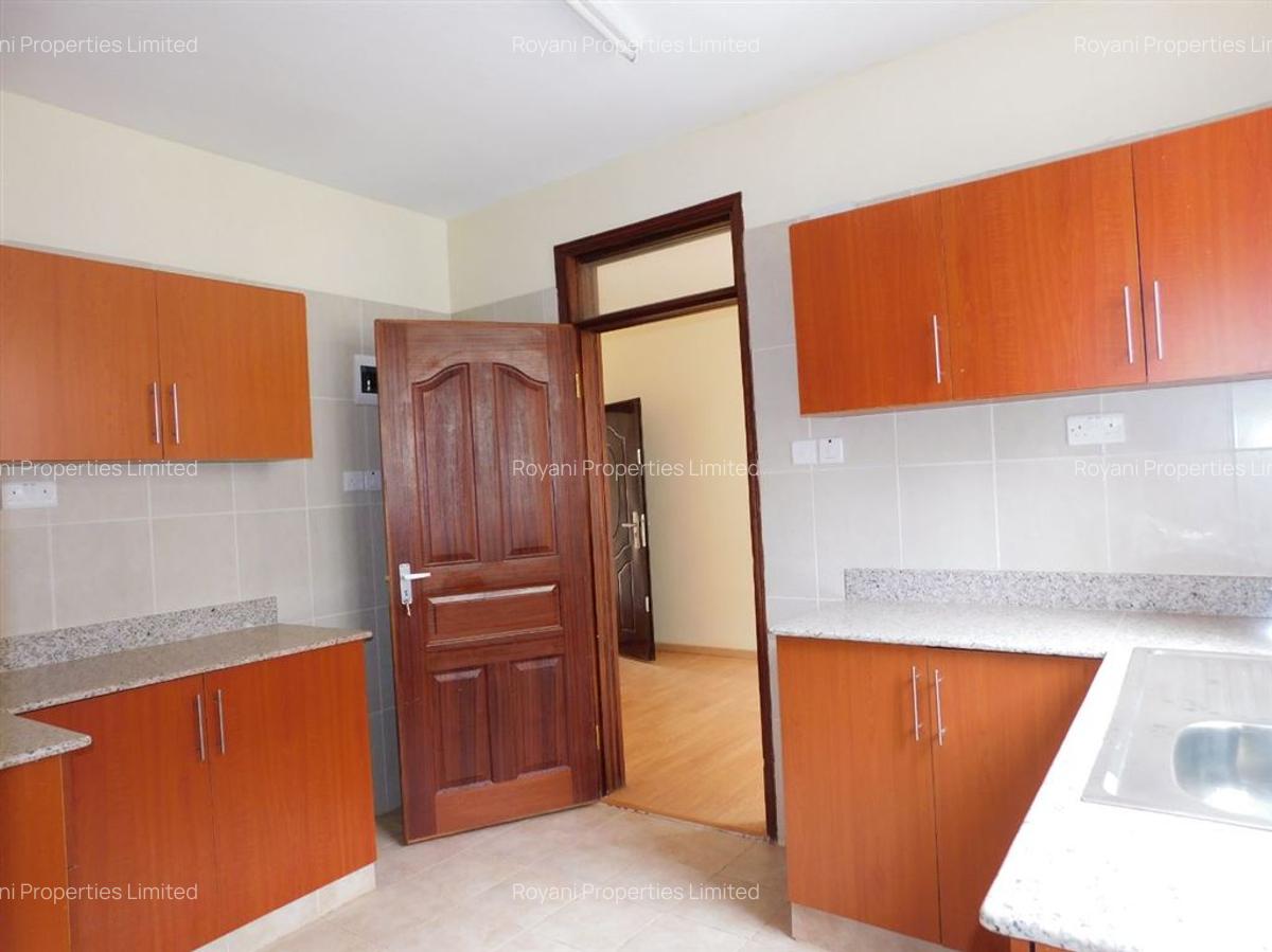 3 Bed Apartment with En Suite at Fourways Junction Estate - 7