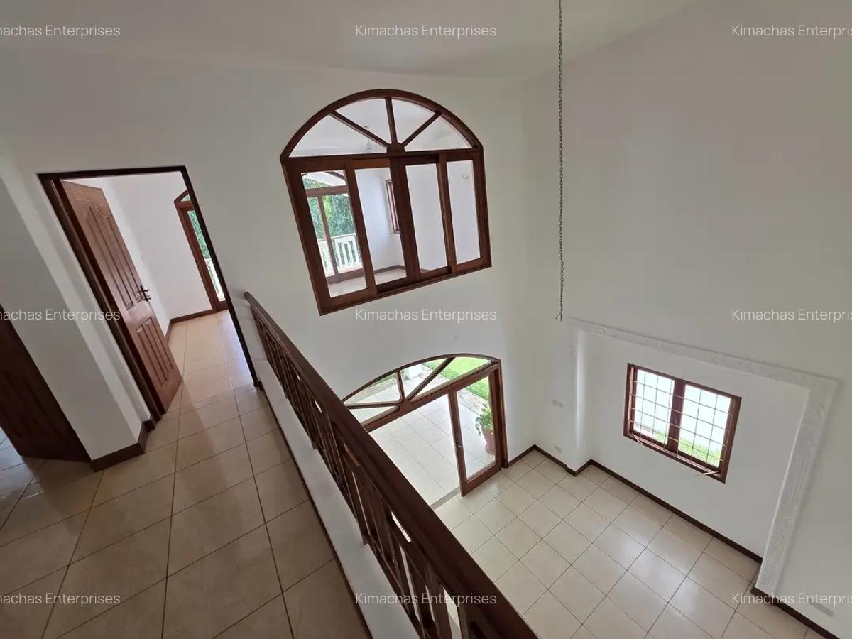 4 Bed Townhouse with En Suite at Green Wood Drive - 12