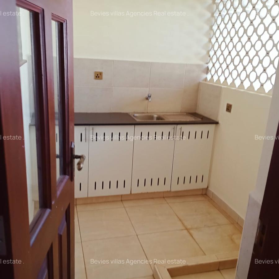 2 Bed Apartment with En Suite in Rhapta Road - 4