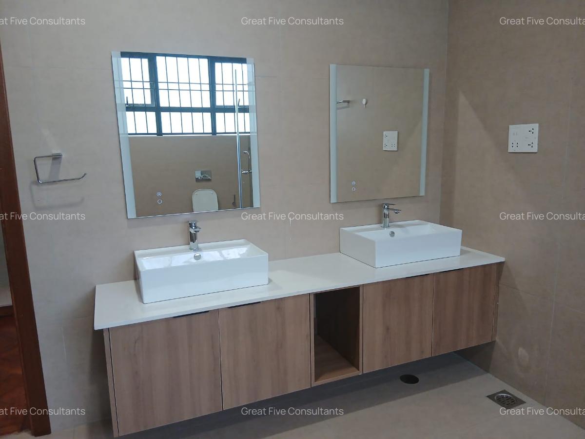 6 Bed Villa with En Suite in Loresho - 19