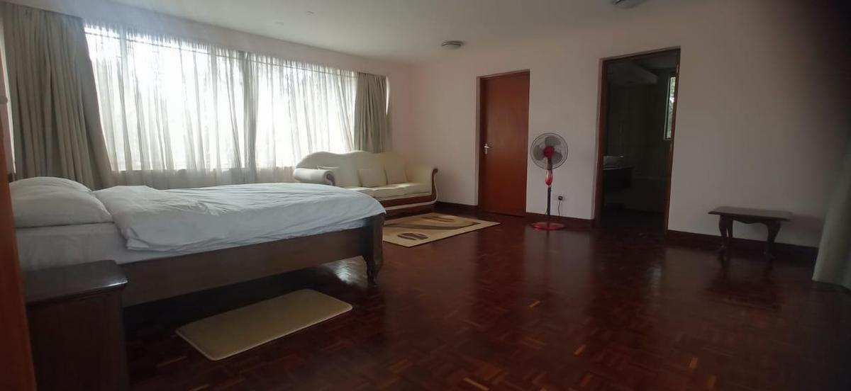8 Bed House with En Suite in Lavington - 9