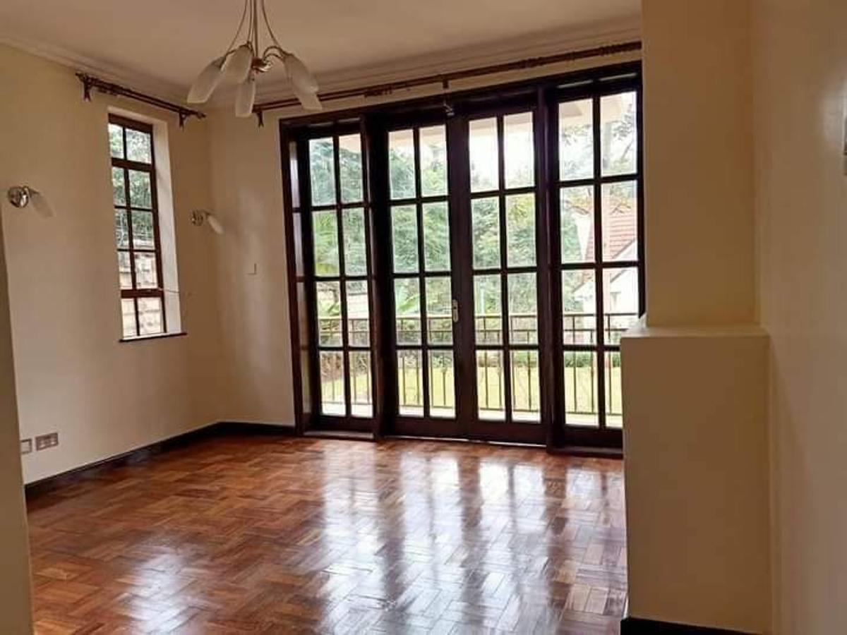 4 Bed House with Swimming Pool at Rosslyn - 12