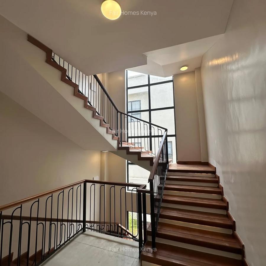 5 Bed Townhouse with En Suite at Manyani East - 13