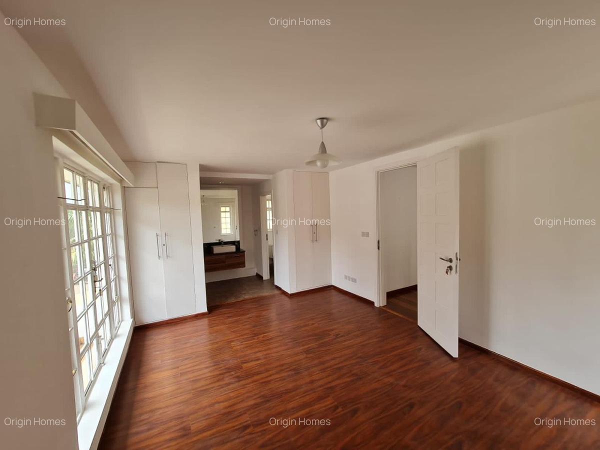 5 Bed Townhouse with En Suite at Spring Valley - 16