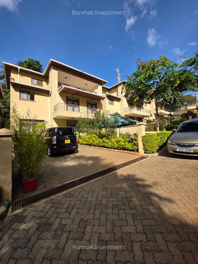 5 Bed Townhouse with En Suite at Lavington Green. - 4