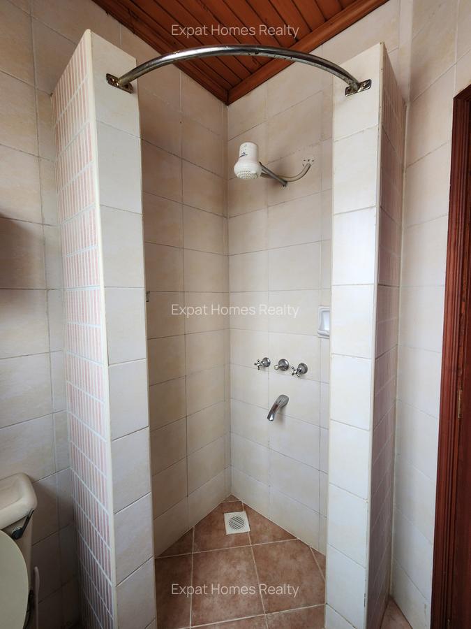 5 Bed House with En Suite in Lavington - 7