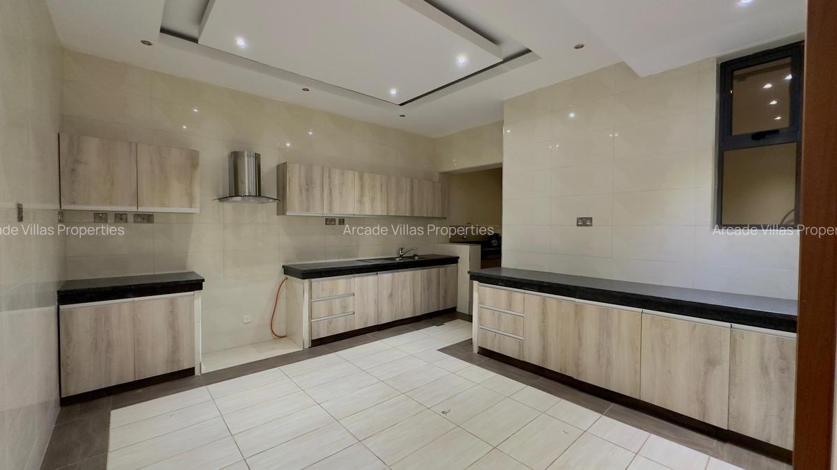 7 Bed Townhouse with En Suite at Kitisuru - 6