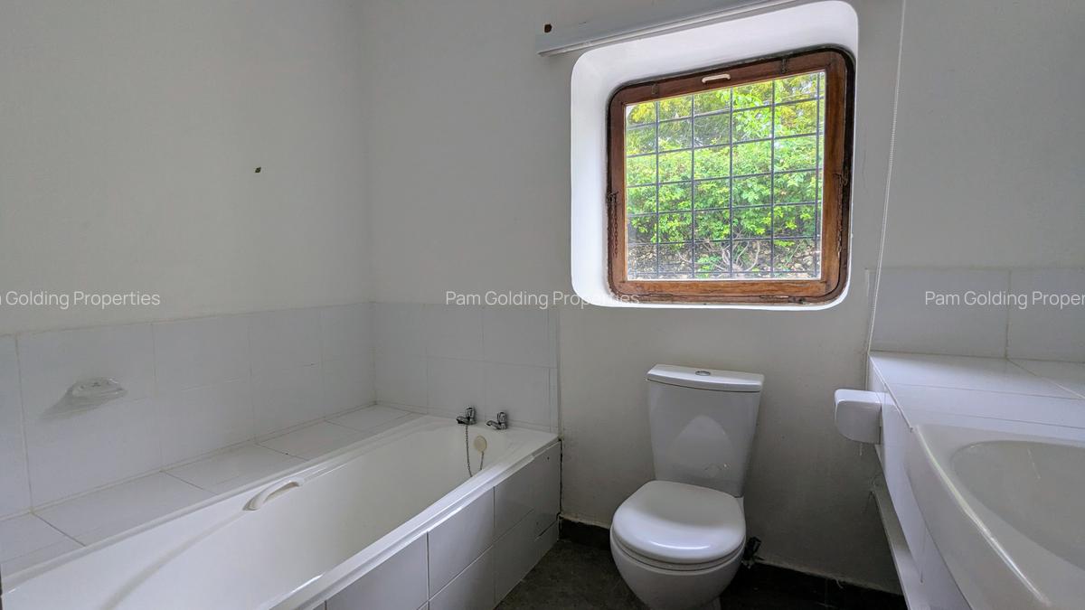 3 Bed House with En Suite at Greenwood - 11