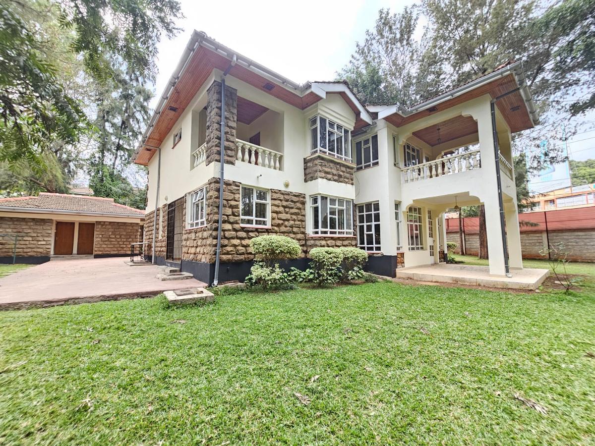 5 Bed House with En Suite in Lavington - 20