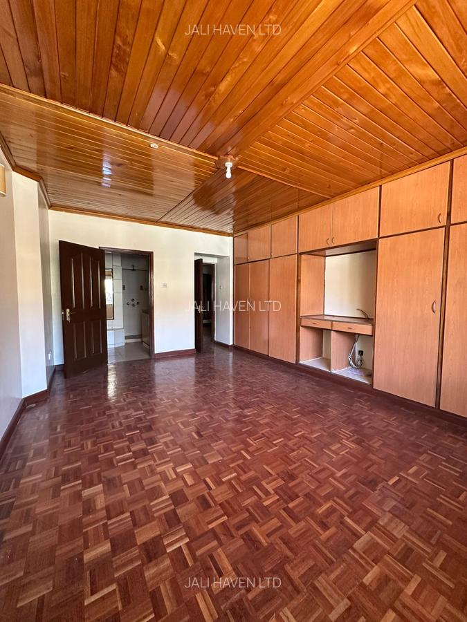 5 Bed Townhouse with En Suite in Lavington - 15