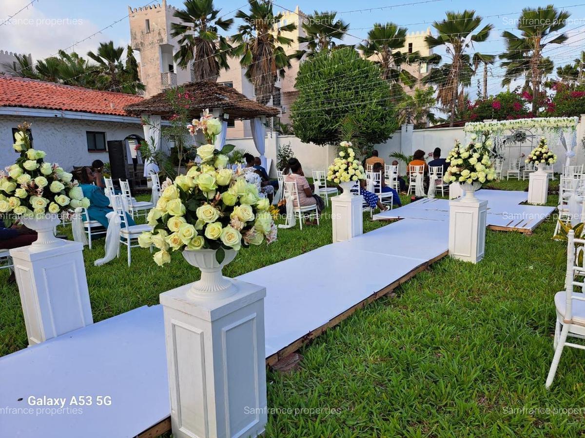 7 Bed Villa with En Suite at 1St Avanue - 3