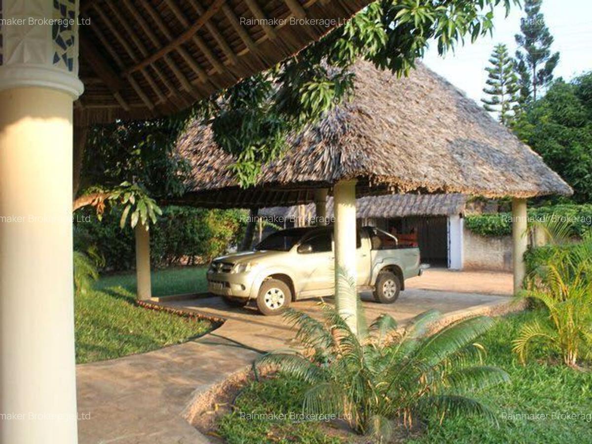 5 Bed House with En Suite in Diani - 3