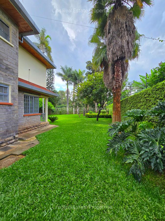 5 Bed House with En Suite in Runda - 1