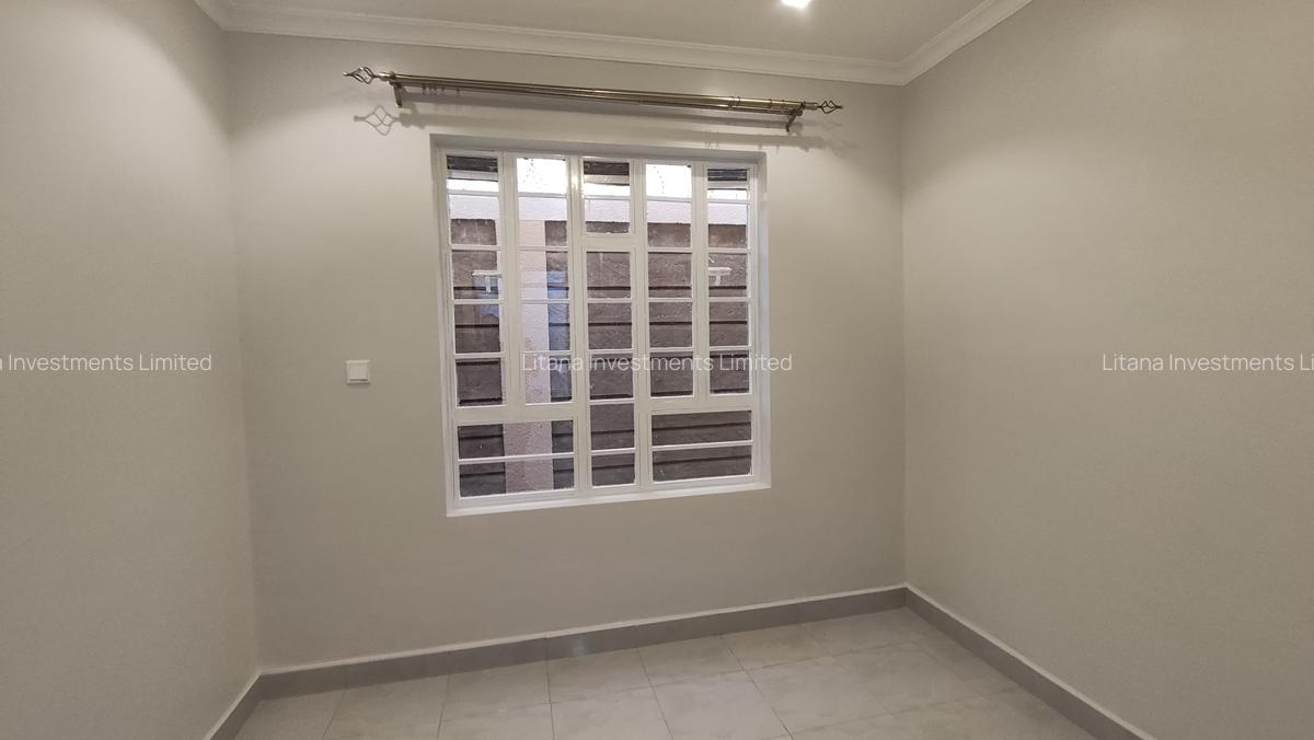 3 Bed House with En Suite in Kamakis - 12