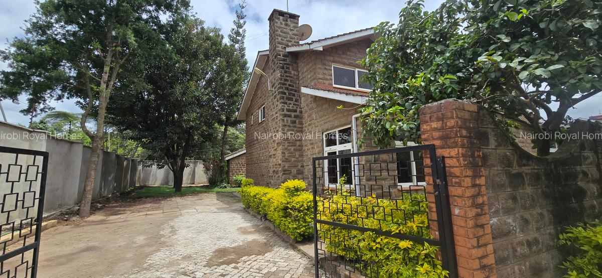 5 Bed Townhouse with En Suite at Lavington - 1