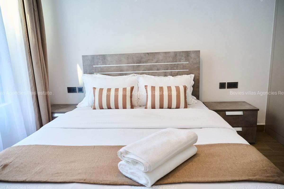 Serviced 3 Bed Apartment with En Suite at Riverside - 16